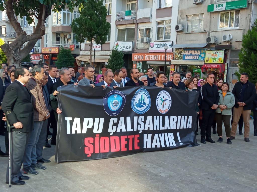 TAKADER1's tweet photo. BASIN AÇIKLAMASI..
Mersin Akdeniz Tapu Müdürlüğü personellerinden Hakan Gürel 27.12.2023 tarihinde yapilan bıçaklı saldırı sonucu ağır yaralanmış ve kaldırıldığı Toros devlet hastanesinde yoğun bakıma alınmıştı, şifalar dileriz. https://t.co/6qp18MpKs3