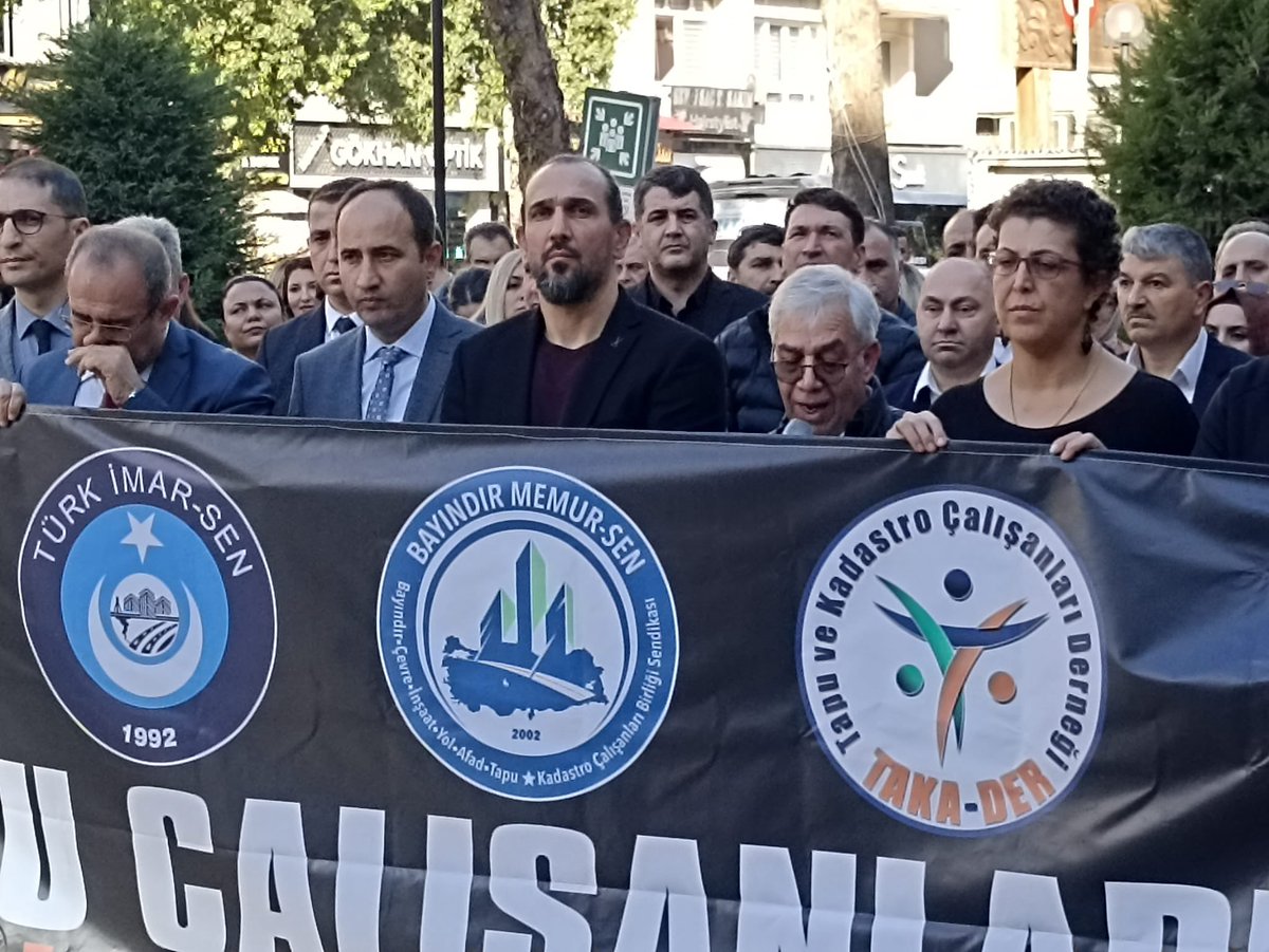 TAKADER1's tweet photo. BASIN AÇIKLAMASI..
Mersin Akdeniz Tapu Müdürlüğü personellerinden Hakan Gürel 27.12.2023 tarihinde yapilan bıçaklı saldırı sonucu ağır yaralanmış ve kaldırıldığı Toros devlet hastanesinde yoğun bakıma alınmıştı, şifalar dileriz. https://t.co/6qp18MpKs3