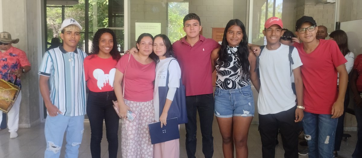 IedPies's tweet photo. Nuestra estudiante de grado 11°, Valery Almarales, fue escogida como becaria 2024 del programa de becas de la Fundación @Grupo_Argos. Celebramos con total orgullo este merecido premio a su excelente desempeño escolar. Agradecimientos a la Fundación Grupo Argos.

#orgulloIEDFPD https://t.co/1z3jnuoBKY