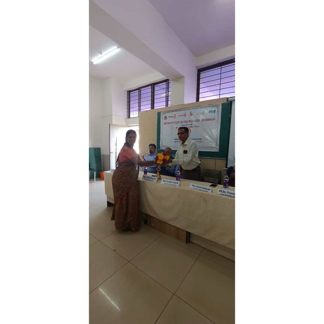 KLESBCA_HUBLI's tweet photo. Introduction Program at ROTRACT
#rotract #kle #klebca https://t.co/oR4iwzfeUB