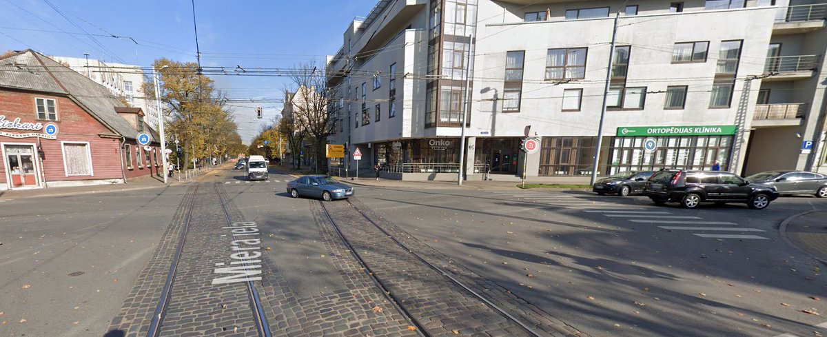 Valsts_policija's tweet photo. 22.decembrī plkst. 18.40 Rīgā, Miera ielā, pretim namam Nr.43 pagaidām nenoskaidrots t/l vadītājs ar nenoskaidrotu t/l, veicot nogriešanās manevru pa kreisi no A.Briāna ielas, uzbrauca gājējai, kura guva miesas bojājumus.
☎️ Aicinām ikvienu, kurš var sniegt info, zvanīt 110. https://t.co/0gtSejWvWR