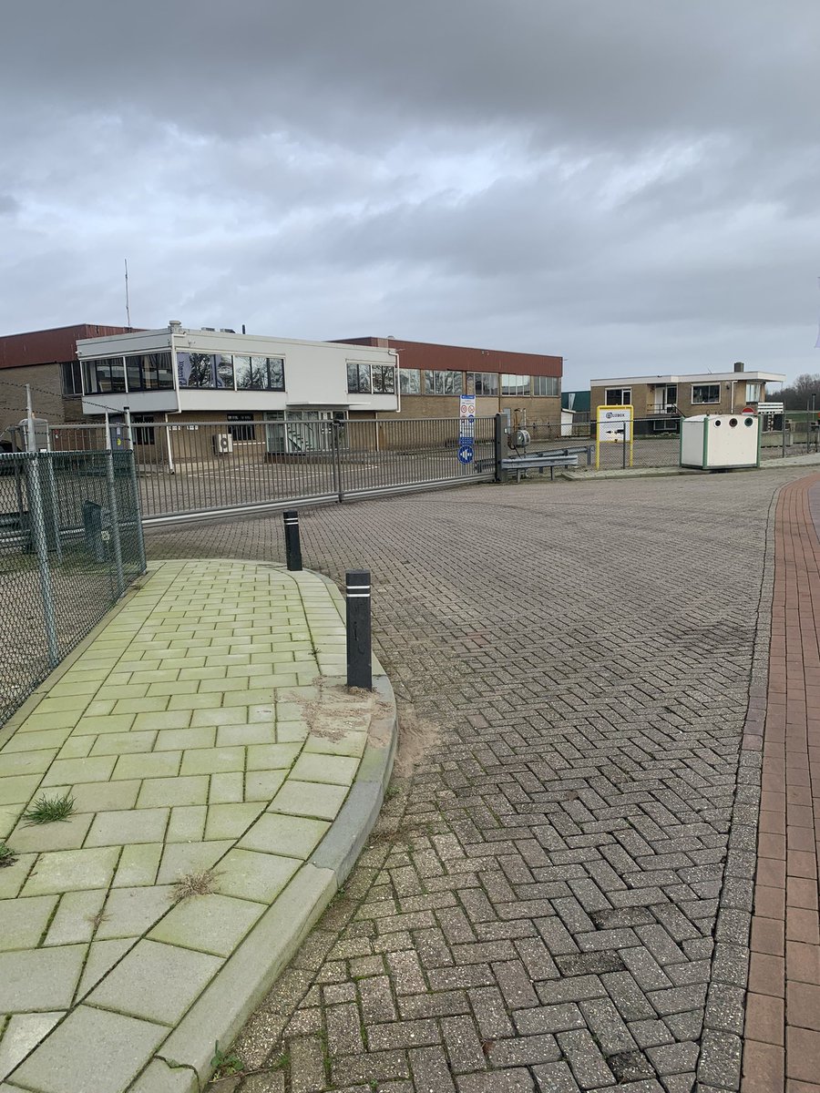 Goed bezig <a href="/gemeenteHW/">gemeenteHW</a>. 11.26 uur de fiximelding gedaan en om 12.41 uur was het paaltje weer keurig op orde. Complimenten!