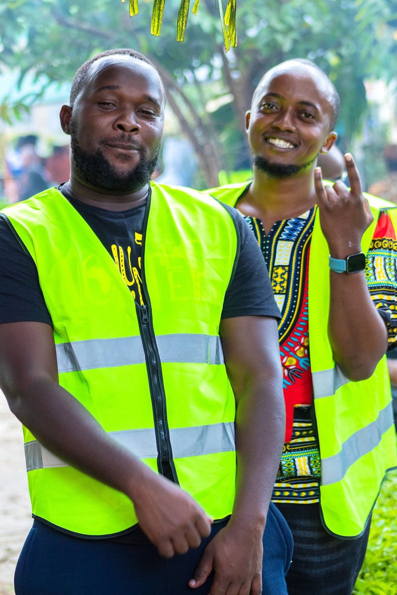 victorhenu's tweet photo. It's our responsibility to ensure that we adopt sustainable lifestyle by even the simplest things, its possible for us to avoid over consumerism. Be aware of what you purchase. Be a Conscious Consumer!
📸 @sidney_opiyo
#makesmthngweek #sustainability #consciousconsumerism https://t.co/W7wUl6LVhH
