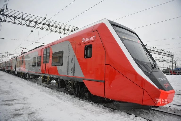 EmbassyofRussia's tweet photo. Today, #RZD (Russian Railways) launches the first speed train 100% #MadeInRussia 🇷🇺
🚂 The train is to replace “#Lastochka” which uses some imported parts and mechanisms.
🚝 A new train is named “#Finist” honouring the hero of Russian fairy-tales. https://t.co/C82svL7V4H