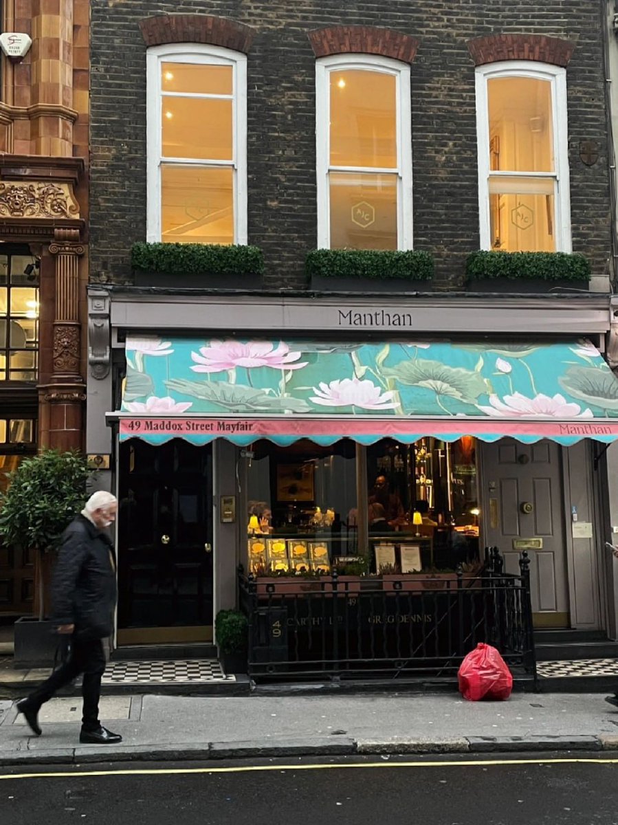 umbrawolves's tweet image. Lunchtime is coworker bonding time!🫶😋
London | A day to fall in love with Indian food again🍽