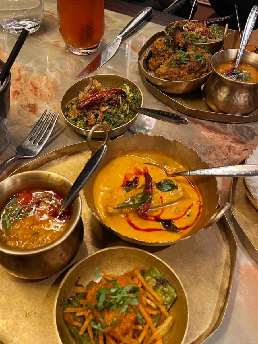 umbrawolves's tweet image. Lunchtime is coworker bonding time!🫶😋
London | A day to fall in love with Indian food again🍽