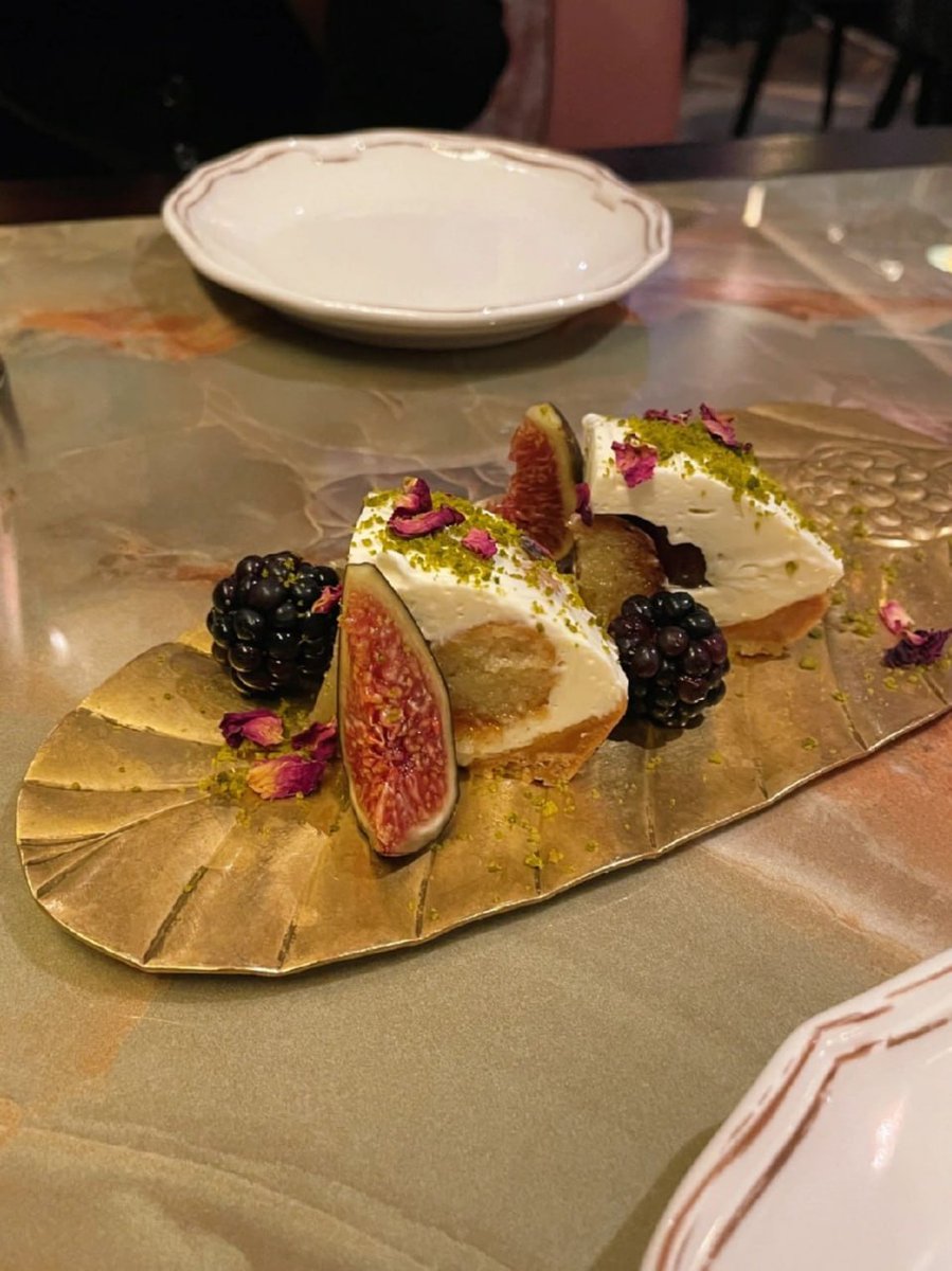 umbrawolves's tweet image. Lunchtime is coworker bonding time!🫶😋
London | A day to fall in love with Indian food again🍽