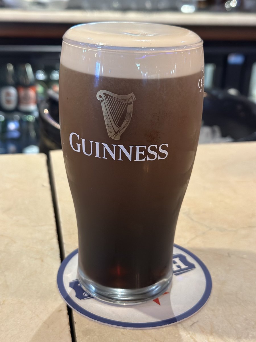 dom_long's tweet image. Aaaah it is good to be home after over 4 years #pints #guinness #ireland 🇮🇪
