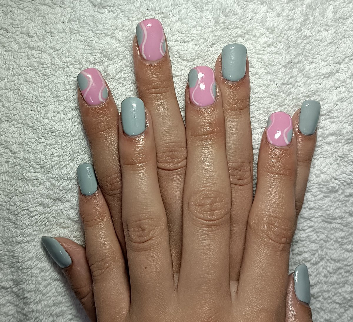 Contact me for bookings.
Slots for December and January are still available.

#naillove #naildesigns #prettyinpink #gelnails #gelnailpolish #gelmanicure #geloverlays #nailsonfleek #nailtech #mobilenailtech