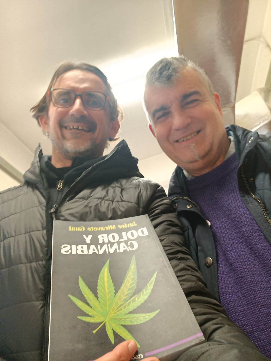 EDUCANNEM's tweet photo. Uso responsable del #cannanis Volumen I, registrado en la Biblioteca Municipal de #Castellón El segundo este año 💚
#FesHoBe!
#DOLORYCANNABIS https://t.co/Zn6xfzwTDP