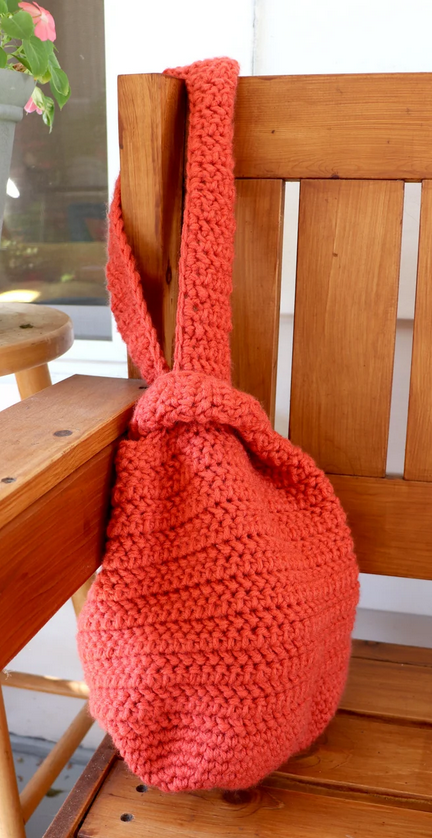 JulieKSchuler's tweet photo. Coral Knot Bag. Handmade. https://t.co/oM5J8Yhj8O #purse #totebag #knotbag #crochet #handmade https://t.co/fauFwoNdTU