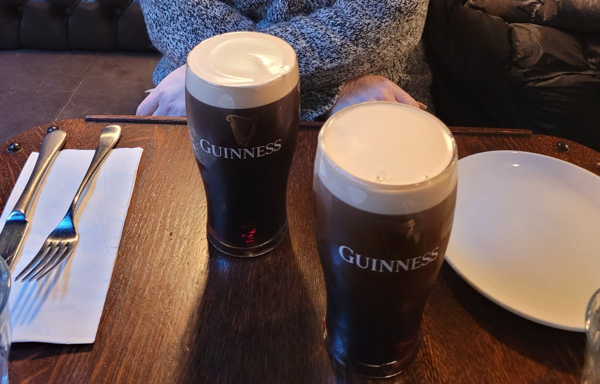bscpensioner's tweet photo. Points of plain in the Bottle Boy on the North Wall Quay with the Director of Football @emmaruddellryan Charktastic
#Charks
#Xmas2023
#Ryans
#Ruddells
#Family https://t.co/NoHElPjHrx