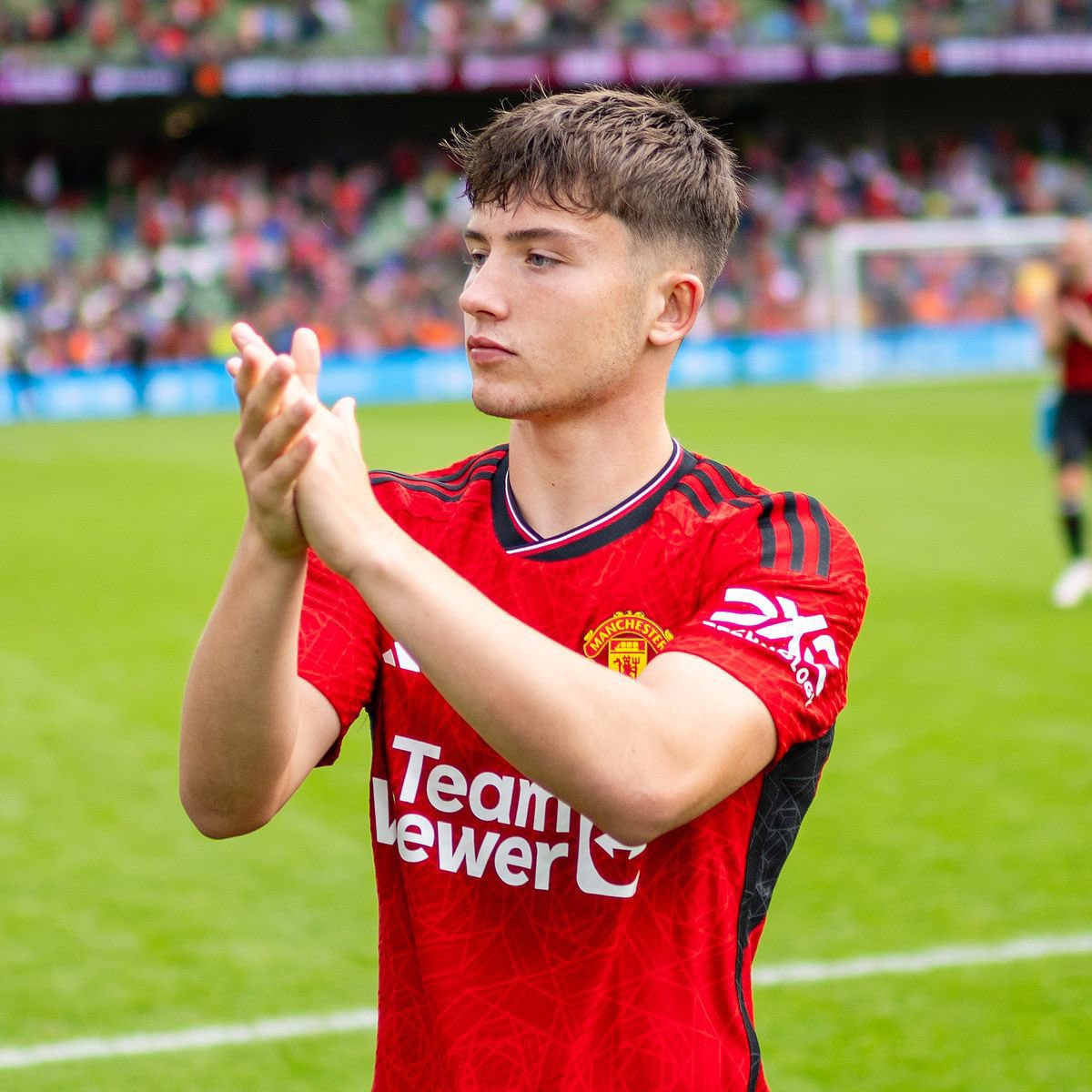 mufcMPB's tweet image. 🚨 BREAKING: Borussia Dortmund are lining up a significant bid to sign Manchester United’s Dan Gore! 

Dortmund hold a long-term interest in Gore and are prepared to enquire about his availability in January. #MUFC [@SportsPeteO]