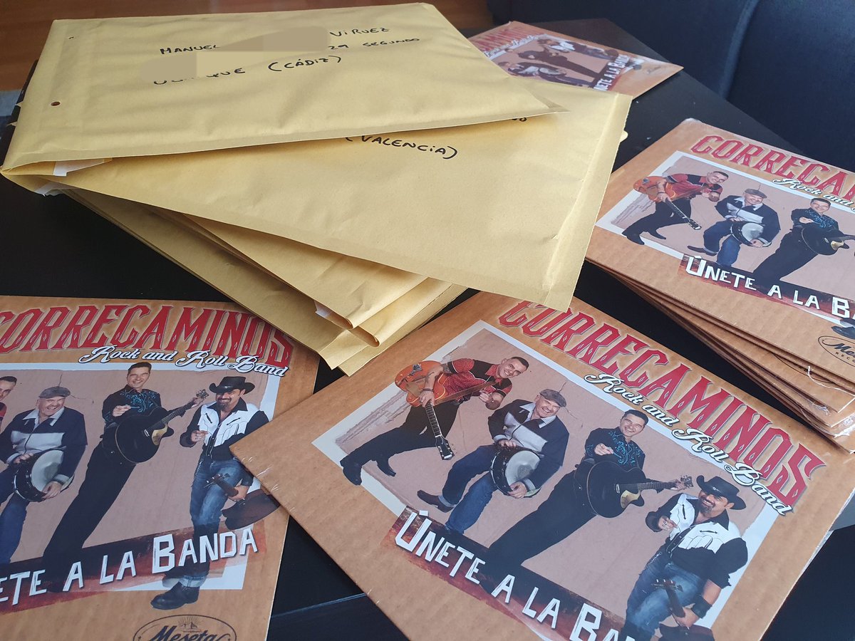 Pues ya está circulando el Ep de ★ÚNETE A LA BANDA★ 
¡NO TE QUEDES SIN EL TUYO!
Disponible a través de nuestras RRSS, Correcaminos Rock and Roll Band, 
WhatsApp:  647 27 70 60, en nuestro conciertos y en mesetarecorda.com/tienda