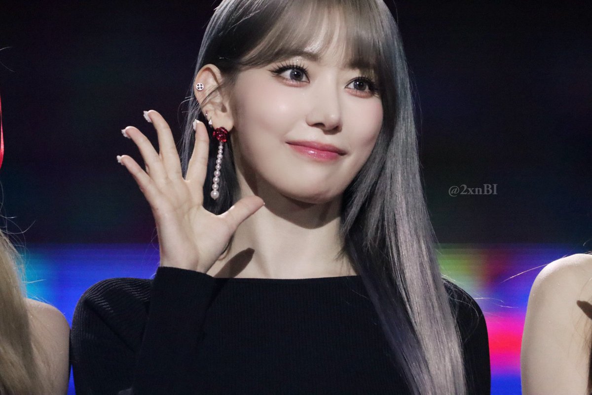 2xnBl's tweet photo. 231225 
가요대전 레카

#사쿠라 #SAKURA #宮脇咲良 #サクラ 
#LE_SSERAFIM #르세라핌 https://t.co/J0HhxDeN9J