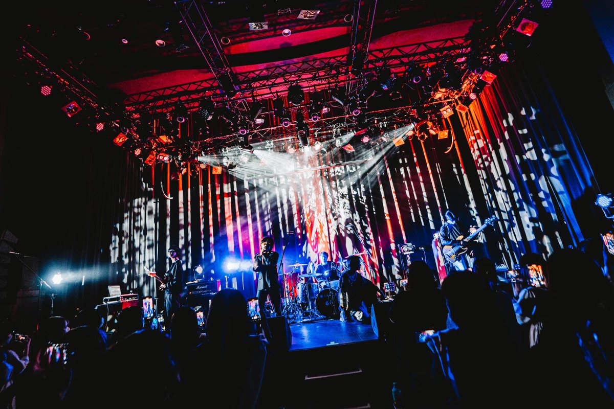1shine_com's tweet photo. 2023年、ありがとうございました！
1-SHINEは約70本のライブを行いました✊

大規模なワンマンライブや4会場主催サーキットフェス、���の全国ツアーなど、すべて応援してくれるあなたが来てくれるから実現できたことです。
いつも本当にありがとうございます！

来年もライブハウスでお会いしましょう！ https://t.co/y4rlJecDna