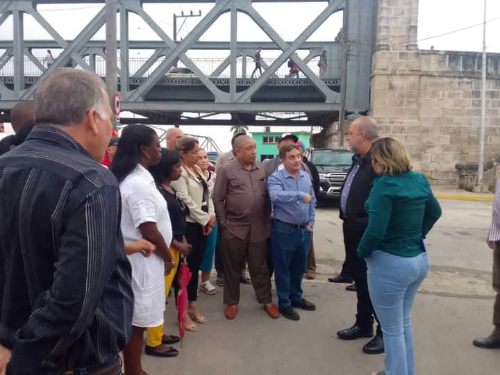 Para conocer los avances económicos, políticos y sociales en la provincia de #Matanzas, el miembro del Buró Político del <a href="/PartidoPCC/">Partido Comunista de Cuba</a>  y 1er Ministro de la República <a href="/MMarreroCruz/">Manuel Marrero Cruz</a>, visitó el barrio Márgenes del Río San Juan en la ciudad cabecera
#GobMtz #EstaEsLaRevolución 
Hilo👇