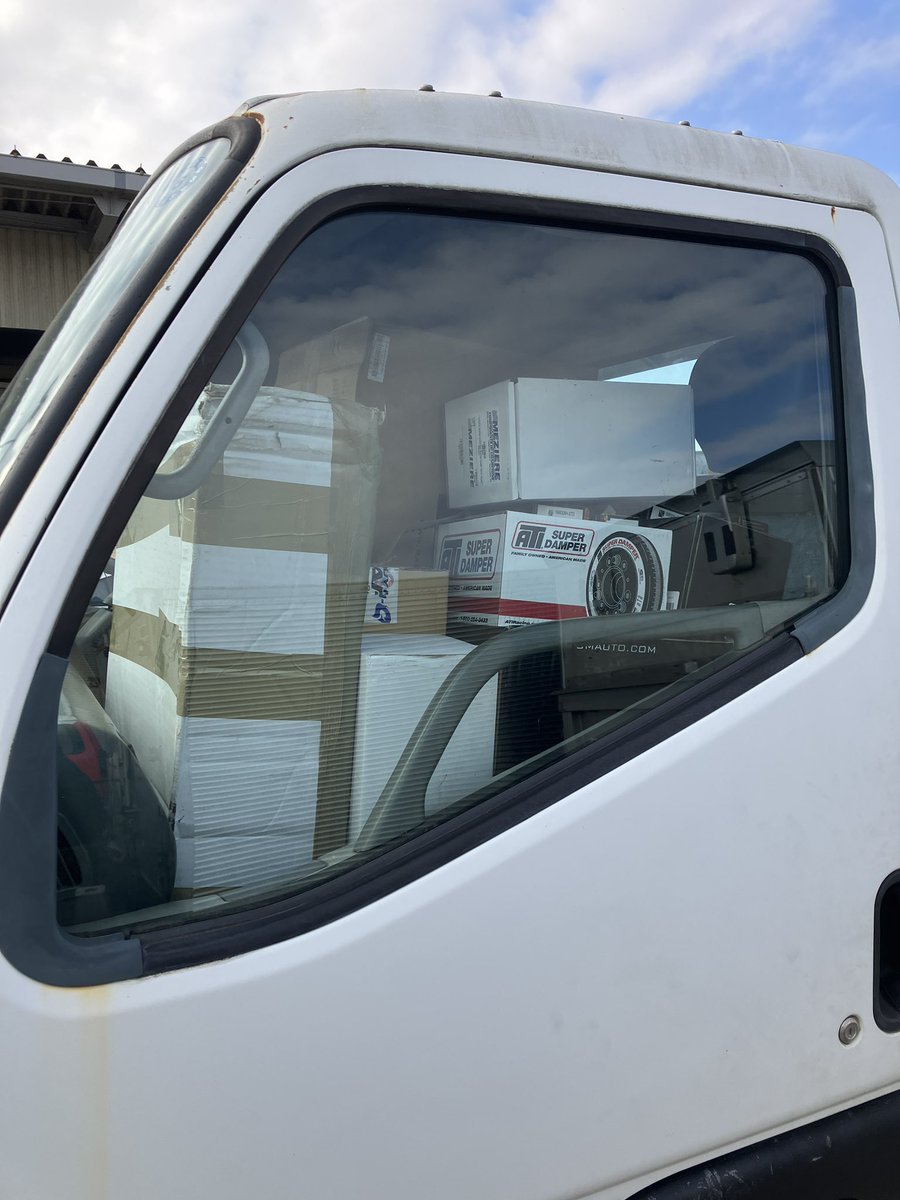 rmr_rahman's tweet photo. 去年の年末同じ様な車で同じ様な事してた気がするけど😅
好きだからしゃないですね〜😄
#ラーマン奮闘記 #formuladrfit #fdj #fdj2 #dlanguage #86 https://t.co/P5agkZekdh
