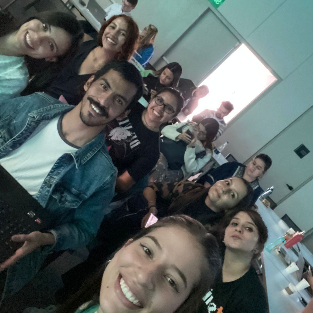 ¡Cerramos un capítulo más!✨Agradecemos las experiencias vivida, los desafíos, los logros y los momentos compartidos. 
¿Cuál fue tu momento favorito? ¡Cuéntanos!