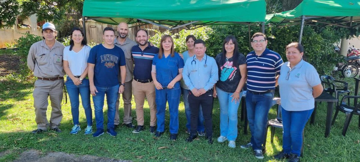 OscarAlarcon_'s tweet photo. 👉🏻Hoy acompañando a la Secretaria de salud dependiente del Dr Matías Horihuela. Junto a su equipo Marta Sanabria, Lilian Tartaglino y otros.
❗️Operativo dengue barrio Chacra 30, 31 y 33 de Posadas. https://t.co/hZHAkyu7UN