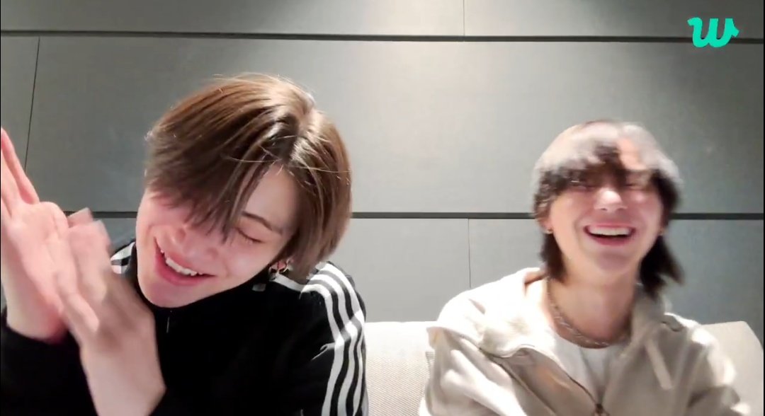 Takingsw's tweet photo. tudo que você perdeu não assistindo a live do yuma e nicho - a thread 🍓🐱 https://t.co/yYyaMALT0K