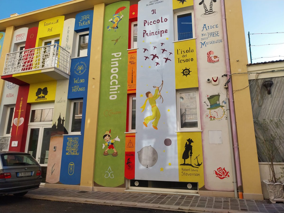 Una vivace presentazione del libro 'Nord contro Sud' nella bella biblioteca di #Biccari, col sindaco Gianfilippo Mignogna, i cittadini e @antonio_salvati. 
Per provare ad immaginare insieme un futuro nuovo per il #Mezzogiorno