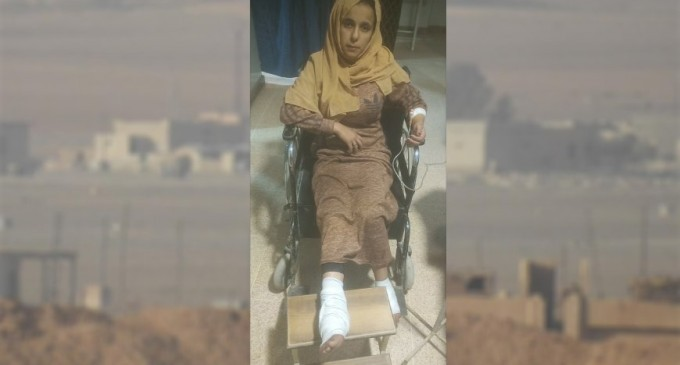 KurdistanAu's tweet photo. ROJAVA. Une adolescente de 16 ans blessée lors des bombardements turcs ciblant la localité d'Ain Issa
Que font l'UNICEF & l'ONU?
#MerryChristmas #Action4Rojava #Syrie https://t.co/JBau5otw4a