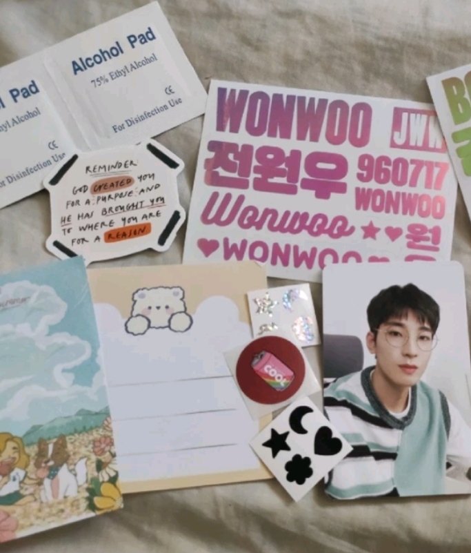roselight_ph's tweet photo. Get your sticker decals before concert!

🌹SEVENTEEN DECAL STICKERS
https://t.co/FSDgU5no4D

💡85php each
💡can choose any sticker color
💡waterproof and scratchproof

#SVT_TOUR_FOLLOW 
#SEVENTEEN #세븐틴 
#FOLLOW_TO_BULACAN #SEVENTEENinBULACAN https://t.co/lqurcTTHA9