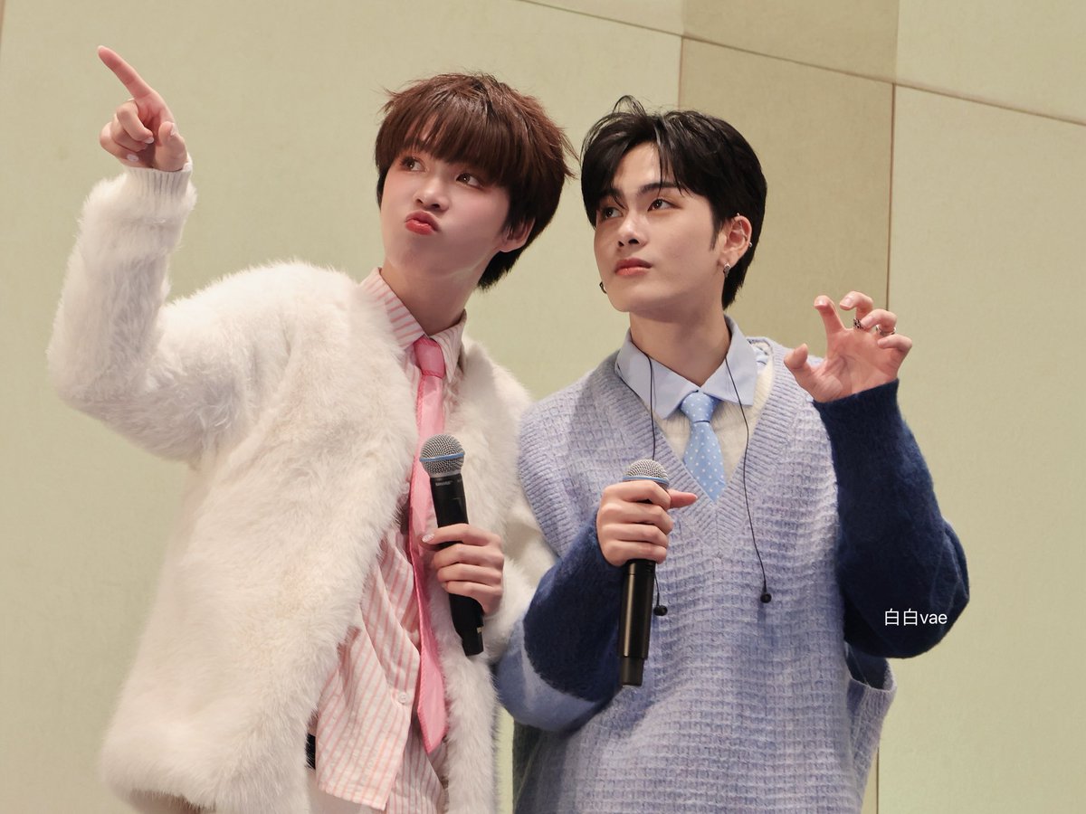 bibi92951278's tweet photo. 231223 SantaEarth Hongkong FM
@Ppsanta @cooheartt 请一直爱下去吧！
#SantaEarth 
#SantaPP
#cooheart 
#ChristmasMiracleWithSantaEarth https://t.co/OOkTexfC2f
