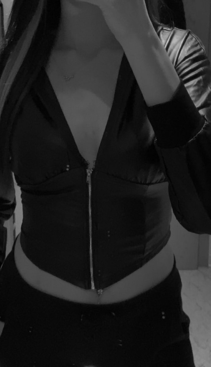 Lisaice1999's tweet photo. Na ihr erbärmlichen wixxer. Ich will euer Weihnachtsgeld und alles was ihr habt! Ihr gehört in die Schuldenfalle. Euer Geld gehört mir, also Knie dich nieder🧎#findom #herrin #sklaven #geldsau #zahlsklave #zahlsau #geldgeil #geldsklave #göttin https://t.co/kFmN4LXVTY