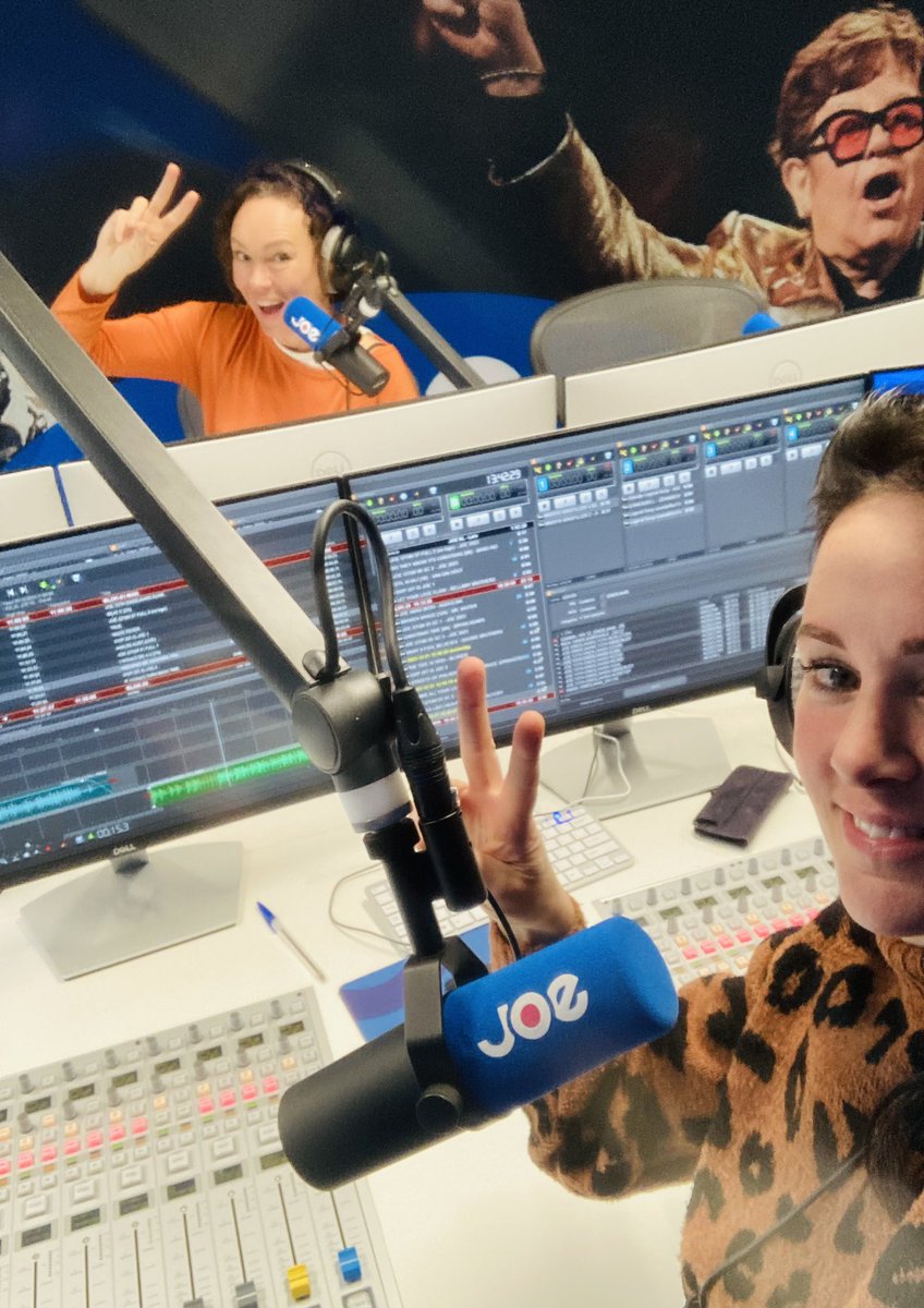 Met <a href="/eLinelaCroix/">eLine la Croix</a> #radio #daarbenikweer