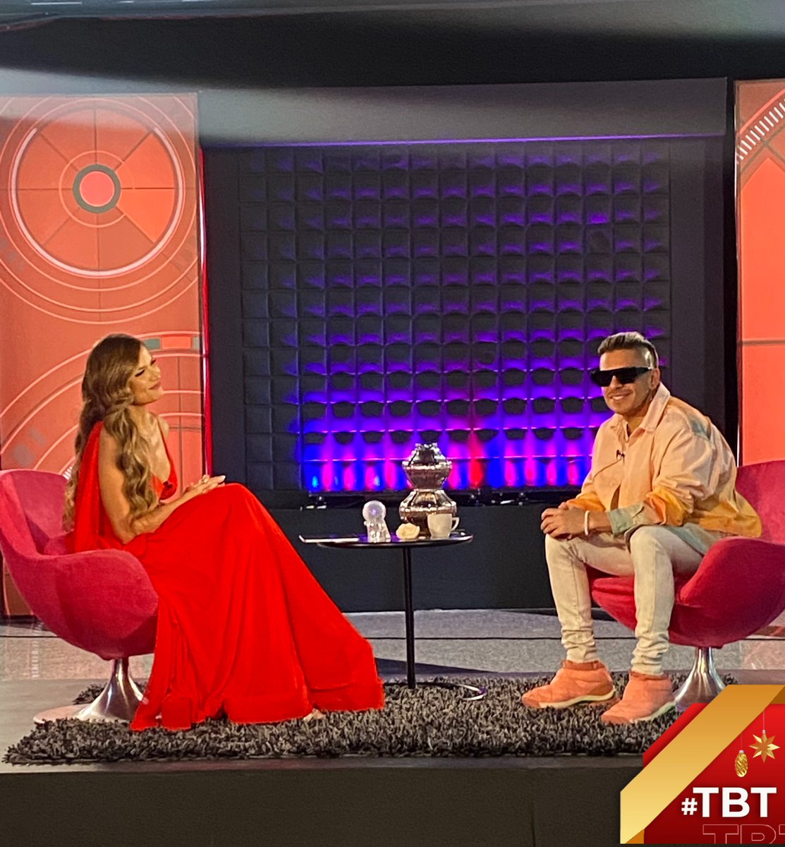 Canal_Televen's tweet photo. #TelevenDeTBT
Hoy recordamos cuando nuestra #lyjonaitis recibió en el estudio de #especialconlyjonaitis a #oscarcitomundo 🤩
Un programa emotivo, ya que disfrutamos de las mejores canciones de este cantante venezolano.
#Televen https://t.co/RmDXFMRpYp