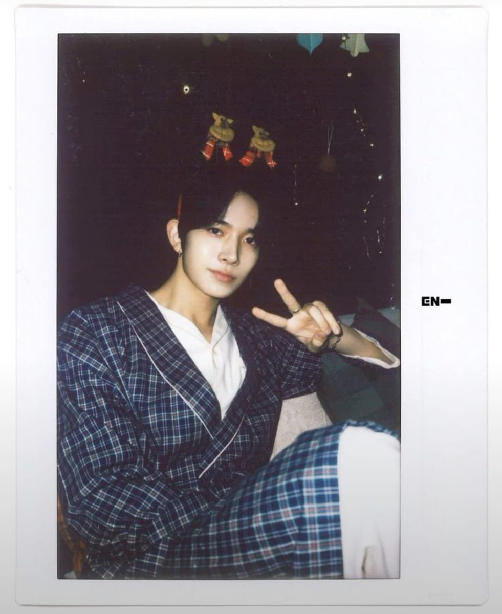 sheesloves's tweet photo. all i want for christmas is you, lee heeseung few tweets au https://t.co/ij0u8QUXVy