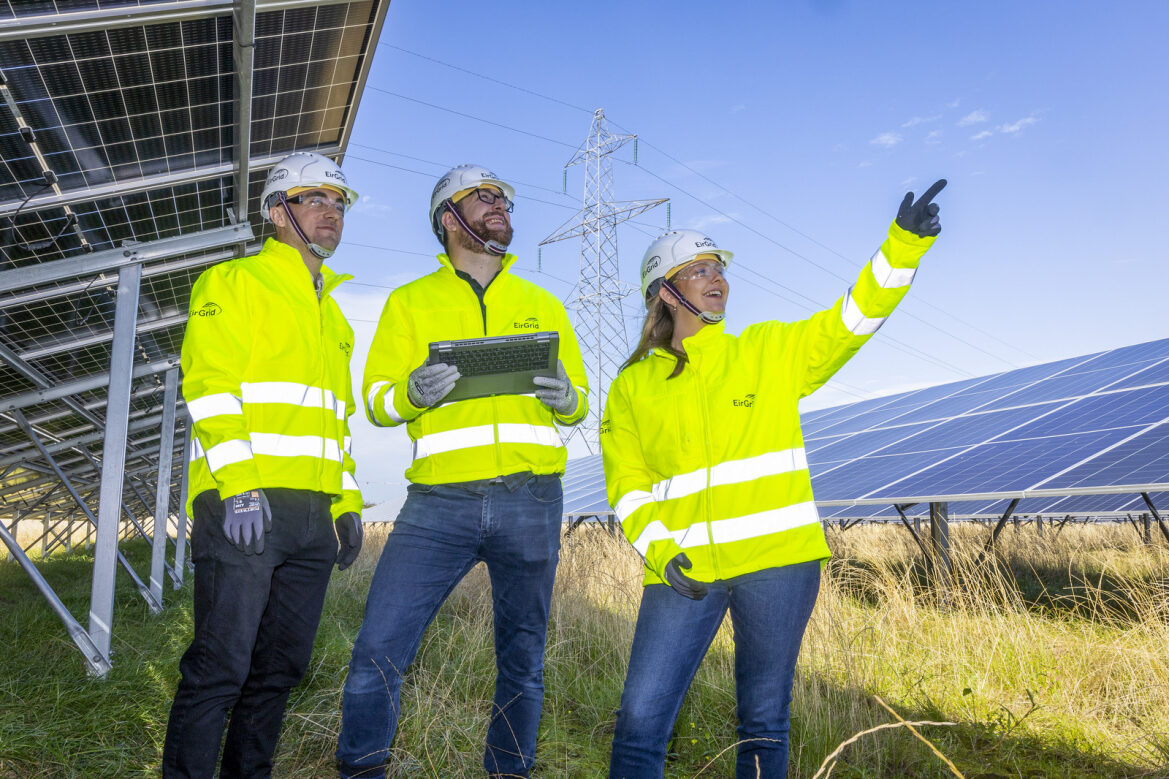 EirGrid's tweet photo. It’s been a record-breaking year for #renewables 💨⛅ 

The all-island system reached a new record high of 4652.86MW of #windgeneration, beating the previous record of 4610MW. Meanwhile, all-island #solarpenetration grew from 3% in 2022 to 9% in 2023 ☀️ https://t.co/O1SgpP6YsB