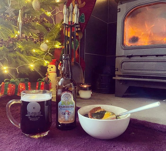 BradfieldBrew's tweet photo. Itβs that time between Christmas & New Year where no oneβs entirely sure what day it is, so we vote making it a pie & a pint day! πΊ π₯§
πΈ: @lewisbobbins
#newyearpending #pieandpint #whatdayisitagain?! https://t.co/rAhdZHOJFn