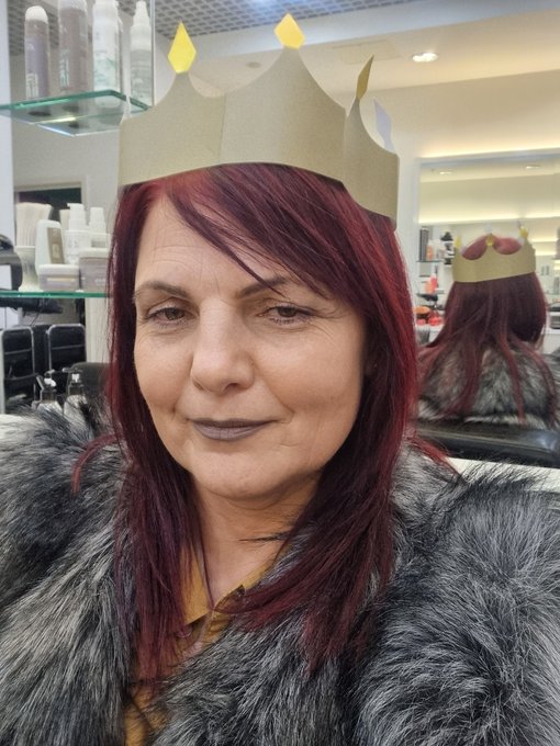 Hello London , glad to be back and as always the pampering begins at the hair salon!!! It's time to take