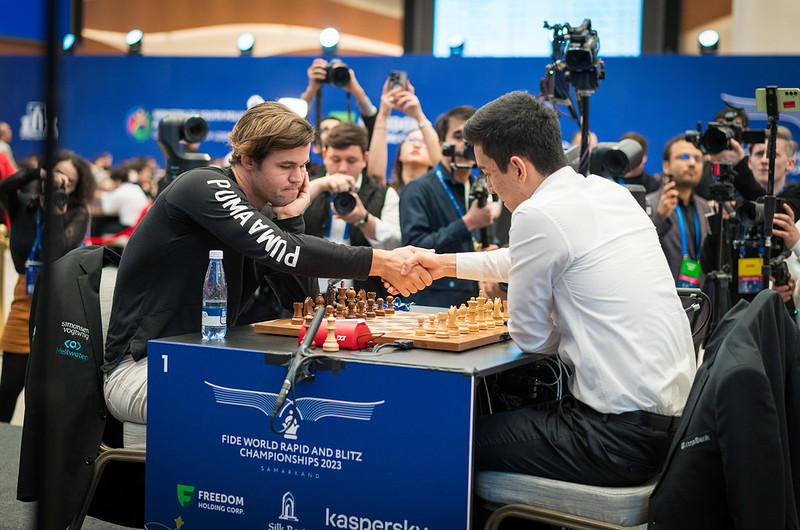 Magnus Carlsen fortsatt alene på topp etter remis i runde 12 mot et av hjemmehåpene og 9,5/12.
Elham Amar med seier i runde 12.
Kjør på med siste runde!
 📷 Lennart Ootes
