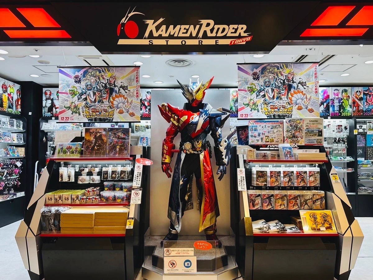 仮面ライダークローズ ＆ クローズビルドフォーム（たくさん買いますマン） 仮面ライダーストア on X: 