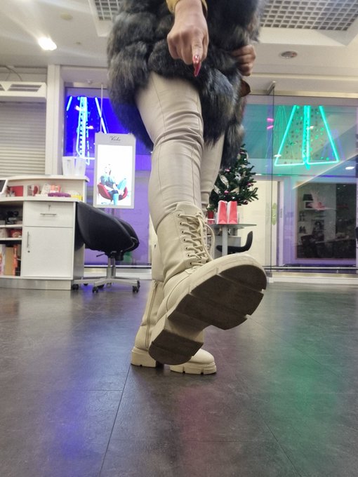 Wash my boot!  I want to see your tongue on the dirty sole! https://t.co/hUZ1LmRY6d
