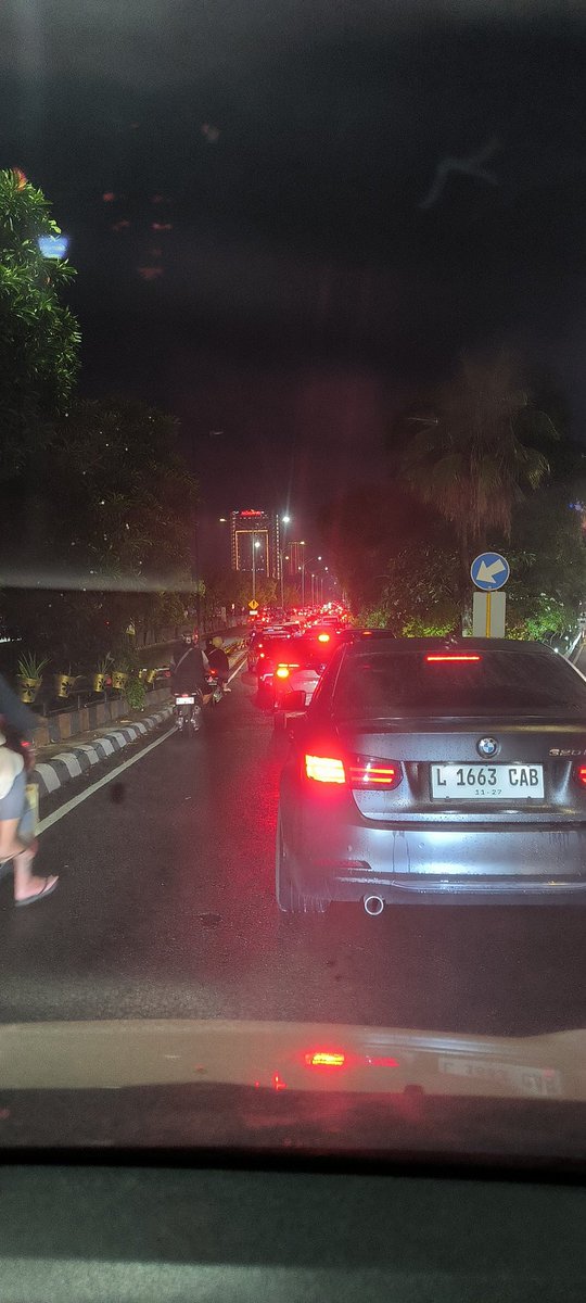 gegeWdj's tweet photo. @e100ss A Yani arah Sidoaejo Macetttttt sejak Jembatan Layang depan Royal Plaza https://t.co/cezmLAMHH8