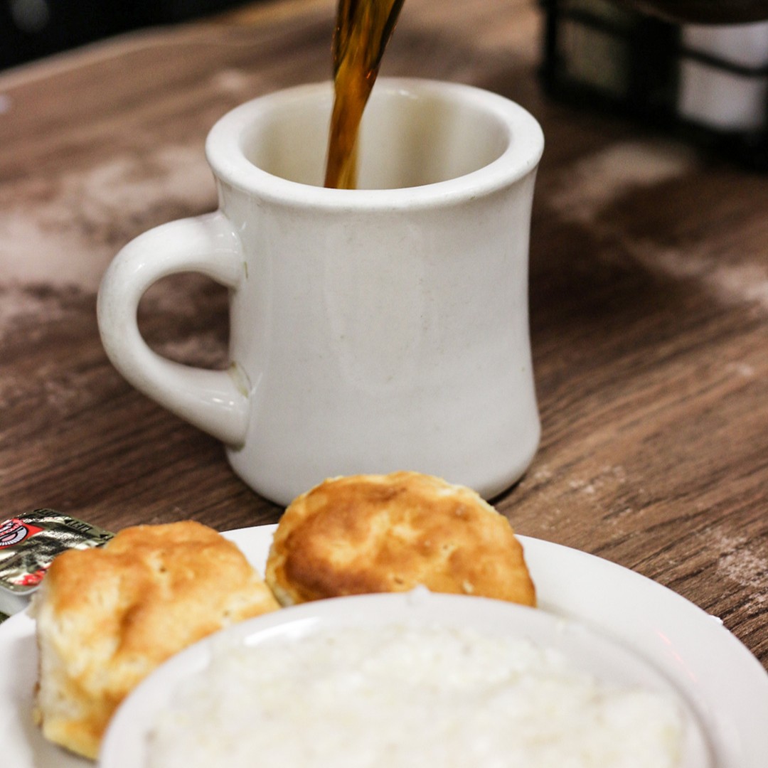 Simple, yet satisfying. ☕️

#wendellsmithsrestaurant #wendellsmiths #nashvilletn #nashvillemeatn3 #meatn3 #countrycooking #southernfood #downhomecooking