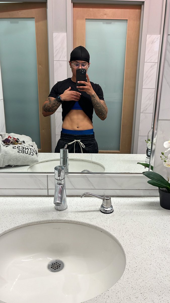 naesimms212's tweet photo. @EDGEFitnessGym #gains #training #goals #fitness #fit #health #healthy #mentalhealth #therapy https://t.co/SzoaSKJID3