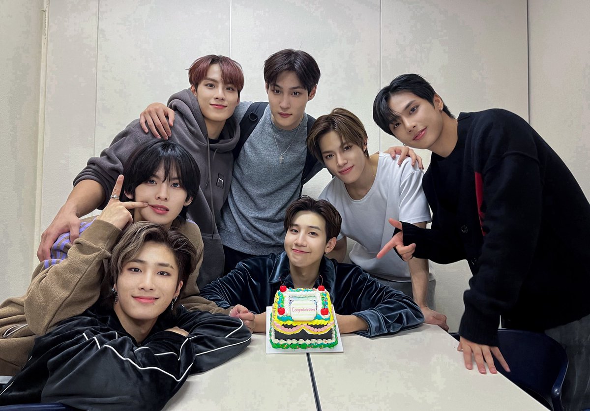 tan__official_'s tweet photo. [#TAN_BEHIND]

일본에서의 마지막 만남🥹

소다들이랑 함께 하니까
시간이 엄청 빠르게 흐른 것만 같아

소중한 시간을 선물해 줘서 고마워
앞으로도 좋은 무대로 소통으로
우리 소다들 행복하게 해줄게
언제나 함께 하자 사랑해

日本での最後のスケジュール🥹

SODAと共にしてたから
時間の流れが早かった

大切な時間をプレゼントしてくれてありがとう
これからも素敵なステージで
うちのSODAたちが幸せになるようにするね
いつも共に、愛してる

#TAN #티에이엔 #VIOLET #Proxima
#TAN_Proxima #TAN_JapanPreDebut