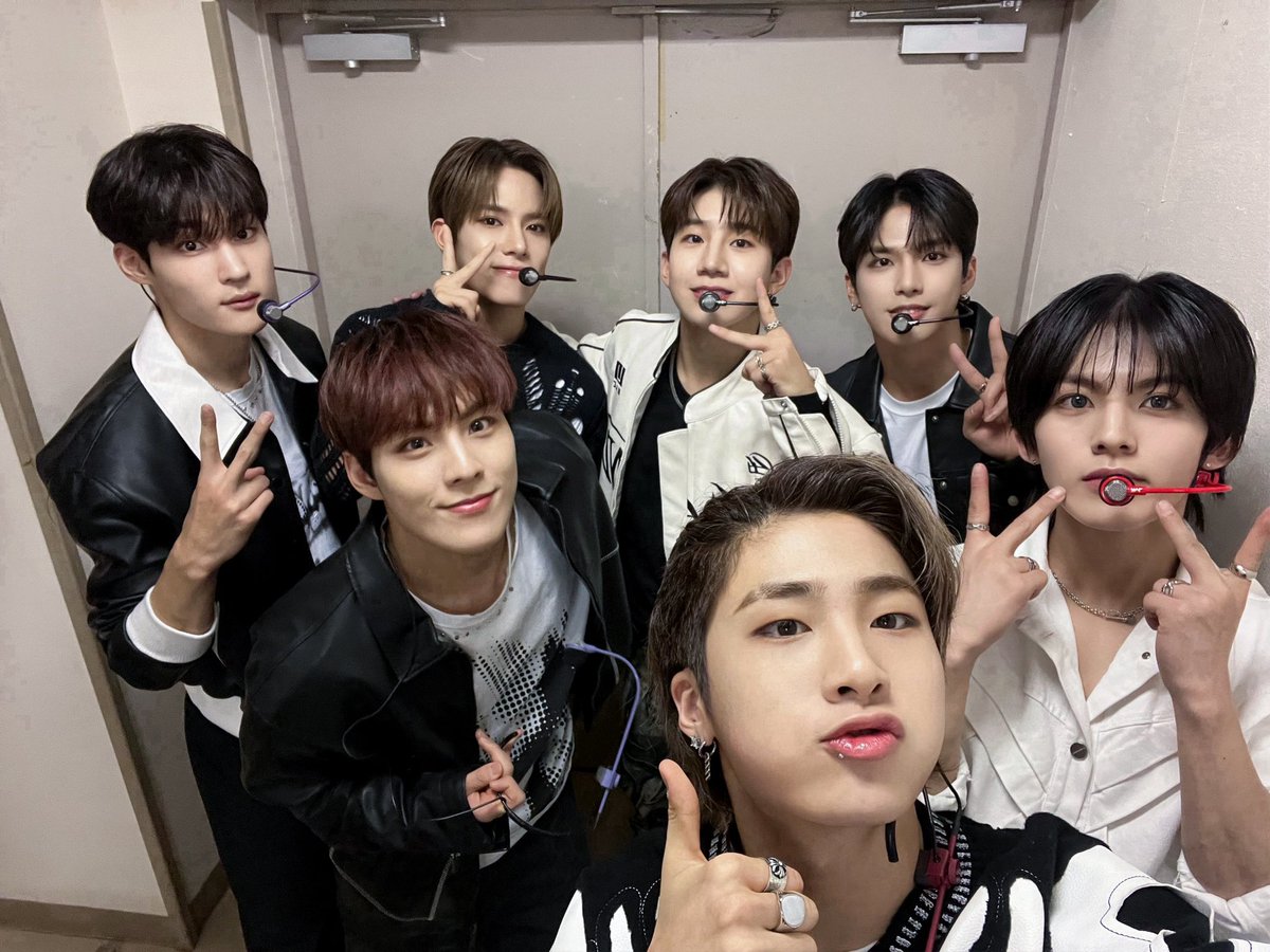 tan__official_'s tweet photo. [#TAN_BEHIND]

일본에서의 마지막 만남🥹

소다들이랑 함께 하니까
시간이 엄청 빠르게 흐른 것만 같아

소중한 시간을 선물해 줘서 고마워
앞으로도 좋은 무대로 소통으로
우리 소다들 행복하게 해줄게
언제나 함께 하자 사랑해

日本での最後のスケジュール🥹

SODAと共にしてたから
時間の流れが早かった

大切な時間をプレゼントしてくれてありがとう
これからも素敵なステージで
うちのSODAたちが幸せになるようにするね
いつも共に、愛してる

#TAN #티에이엔 #VIOLET #Proxima
#TAN_Proxima #TAN_JapanPreDebut