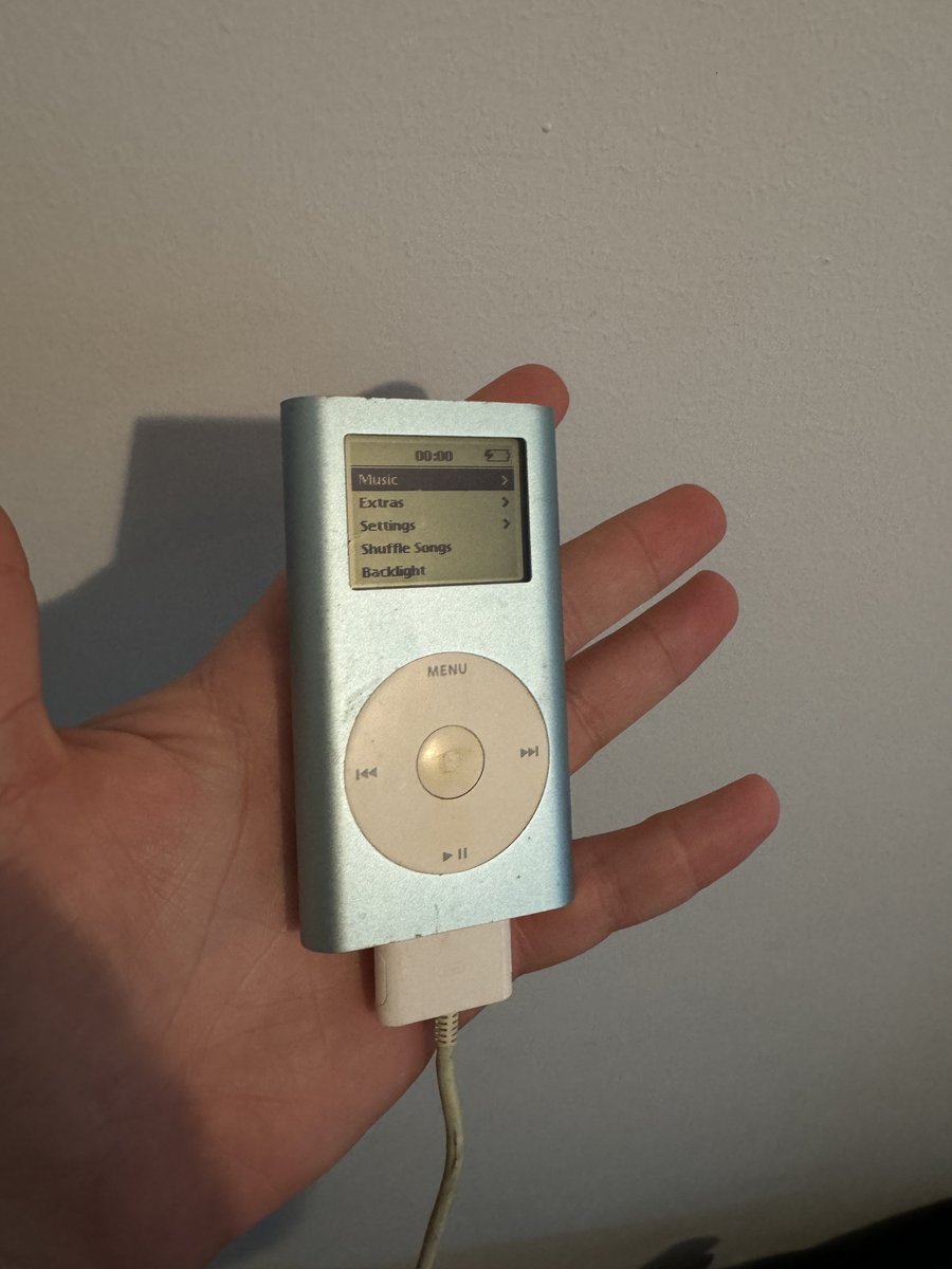 Orange_Scooter's tweet photo. It's alive!!!!
#iPodMini https://t.co/ZSSFhFLj8d