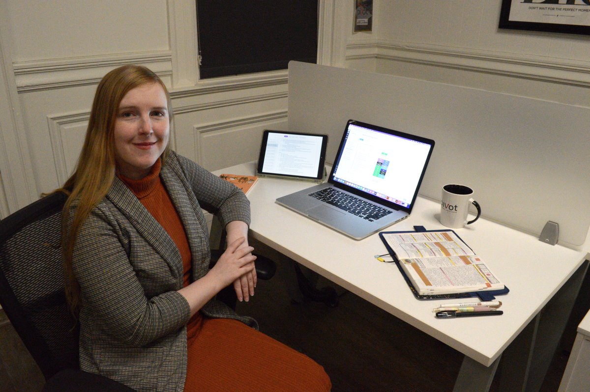PivotWork's tweet photo. Sitting at the same desk each time you work helps your brain toggle into work or study mode. Plus, you get to customize your desk with ergonomic monitors or cute desk trinkets.

Dedicated desk memberships are available now at PIVOT! https://t.co/tn3xaPN9St