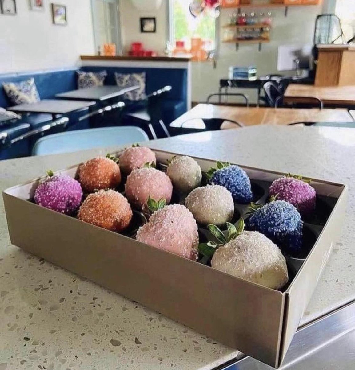 DippedFresh1's tweet photo. Cheer someone up today with some fresh chocolate dipped strawberries!  Visit https://t.co/7ase7uW6nf 

#strawberries #strawberry #chocolate #food #yummy #dessert #fruit #foodporn #delicious #cake #chocolatecoveredstrawberries #foodie #blueberries #breakfast #berries #homemade https://t.co/5AEeCSjaiM
