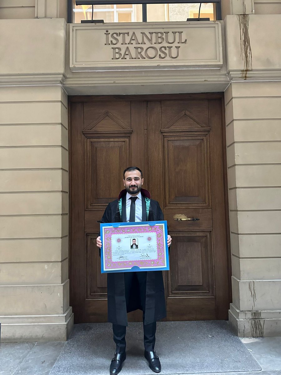 FazliEren's tweet photo. Hukuk Fakültesini bitiren oğlum Asaf Bedirhan EREN Avukatlık Ruhsat töreni ile meslek hayatına başlamıştır.Bu günümüzü bizlere nasip eden Allah’a hamd olsun.  Kendisinin meslek hayatında Hak, Hukuk ve Adalet odaklı bir çalışma sergileyeceğine inanıyorum. Allah muvaffak eylesin. https://t.co/pXwxzbHb0X