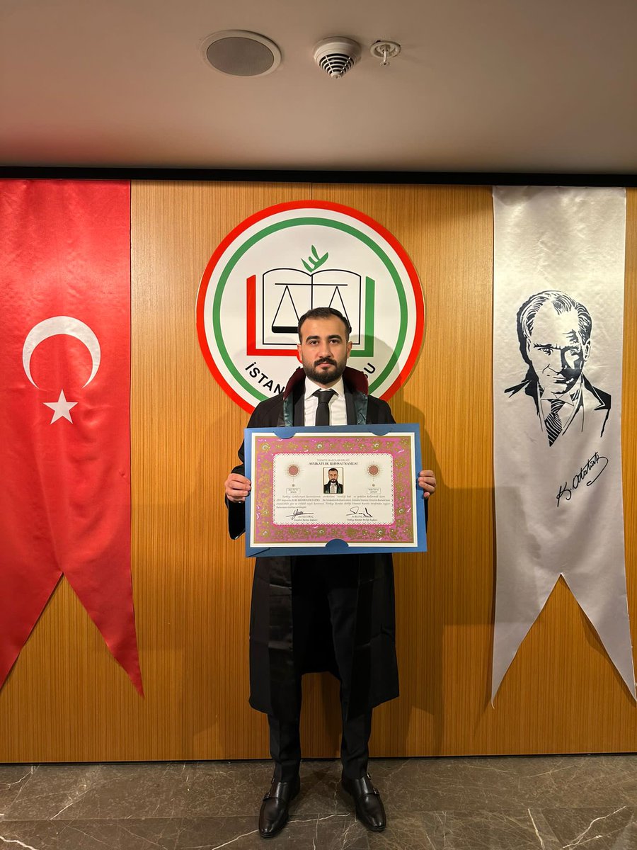 FazliEren's tweet photo. Hukuk Fakültesini bitiren oğlum Asaf Bedirhan EREN Avukatlık Ruhsat töreni ile meslek hayatına başlamıştır.Bu günümüzü bizlere nasip eden Allah’a hamd olsun.  Kendisinin meslek hayatında Hak, Hukuk ve Adalet odaklı bir çalışma sergileyeceğine inanıyorum. Allah muvaffak eylesin. https://t.co/pXwxzbHb0X