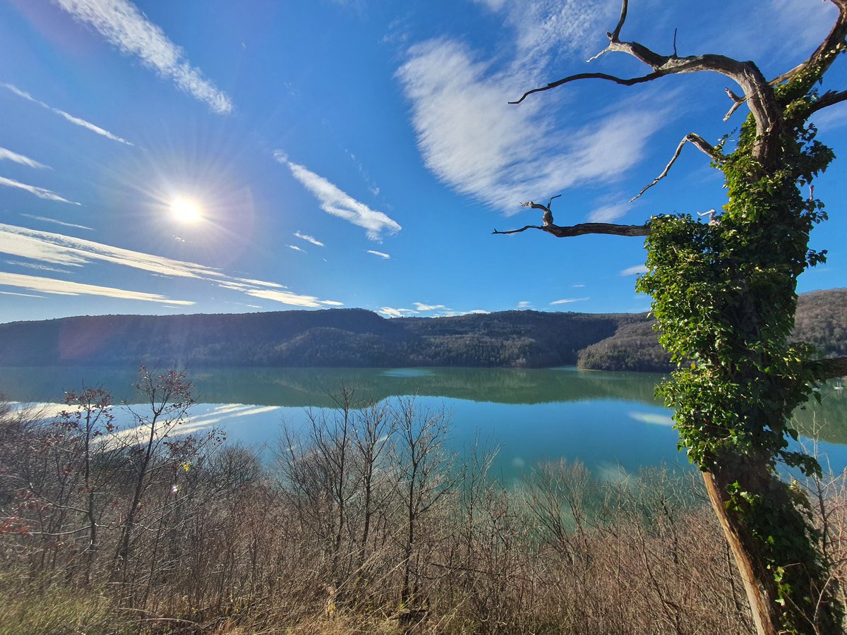 LaFrancematuer's tweet photo. J'ai été récemment au #LacDeVouglans. La nature est magnifique en France 🤩 https://t.co/sCy39ET4za